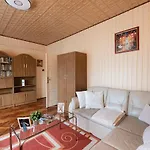 Vadkacsa Apartmanhaz Medencevel *