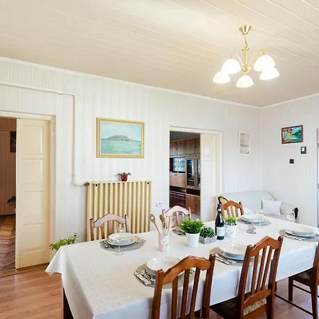 Vadkacsa Apartmanhaz Medencevel Zamardi