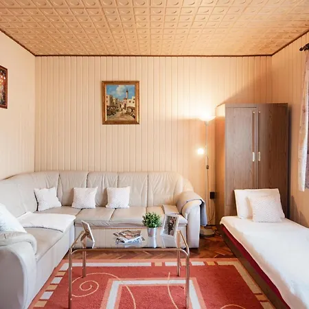 Vadkacsa Apartmanhaz Medencevel