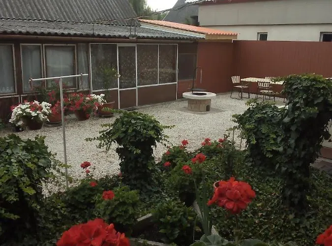 Vadkacsa Apartmanhaz Medencevel *