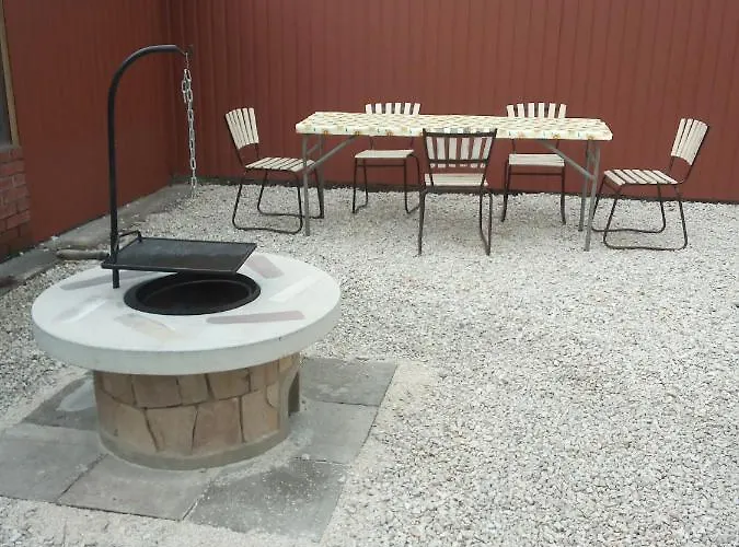 Vadkacsa Apartmanhaz Medencevel * זמראדי