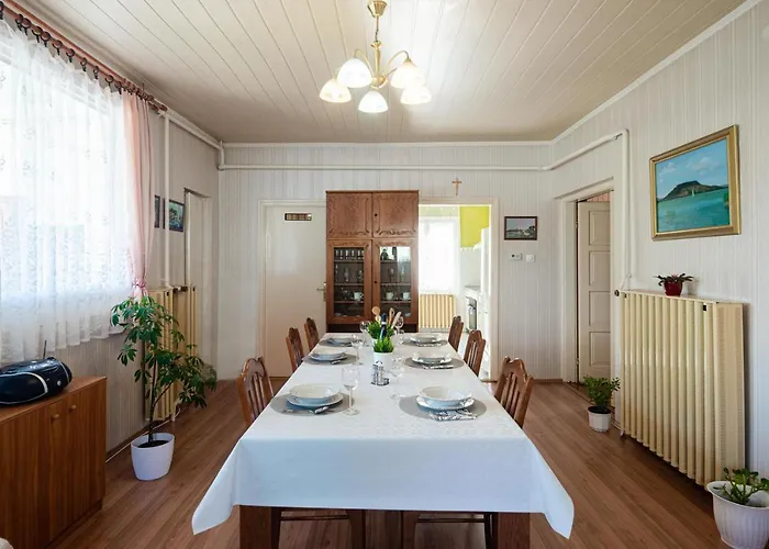 Vadkacsa Apartmanhaz Medencevel זמראדי