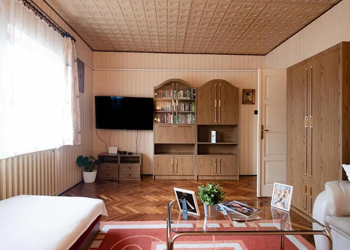 Vadkacsa Apartmanhaz Medencevel